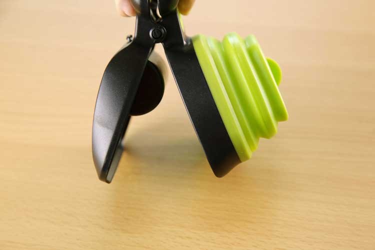 Pet Dog Travel Foldable Poop Scooper With 1 Roll Decomposable bag